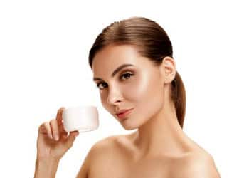 Retinol nedir? Cilt bakımında Retinol ne işe yarar?