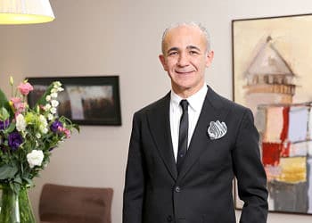 Prof. Dr. Akın Yücel: Uzman olmayanların yaptığı botoks ve dolgu risk taşır
