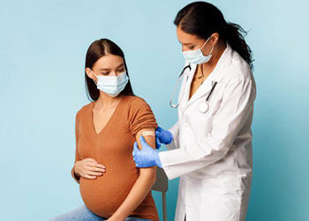 Doç. Dr. Emre Okyay: Hamilelerde aşılı ve aşılanmayanlar arasında fark çok büyük