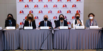 Pandemin dördüncü dalgası sadece aşısızları değil uygun aşı olmayanları da etkiliyor