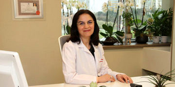 Prof. Dr. Ayşe Serap Karadağ: Rozase (gül) hastalığını tetikleyen en önemli faktör güneş ışığı