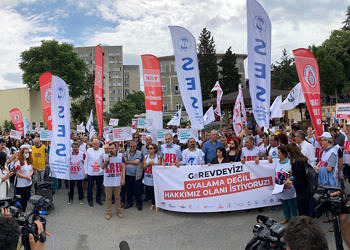 Sağlık çalışanları ülke genelinde iş bıraktı: #YüzbinHekimİşBırakiyor!