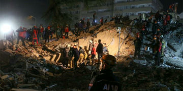 Depremde yıkılan Antakya ve İskenderun Devlet Hastanesi’nde kurtarma çalışmaları sürüyor