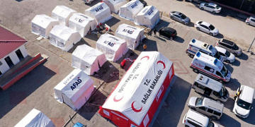 Bakan Koca: Depremden etkilenen 10 il için 12 bin 700 sağlık personeli atanacak