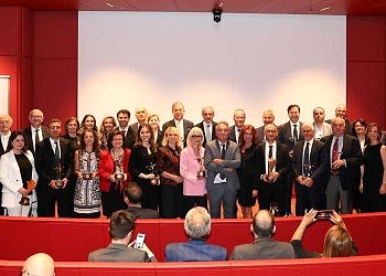 ‘Bilim Gençlerle Kazanacak’ projesi ‘Sağlıkta Sosyal Sorumluluk’ ödülüne layık görüldü