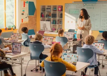 Mikro öğrenmeyi etkili ve eğlenceli hale getiren teknolojik eğitim araçları