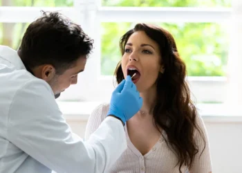 Tükürükteki Mikrobiyal Değişiklikleri Tarayan Yapay Zeka ile Ağız Kanseri Teşhisi