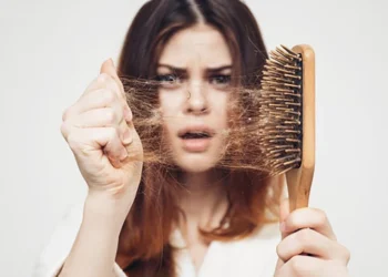 Saç Dökülmesinin Nedeni Çözüldü: MCL-1 Protein Eksikliği Kritik Rol Oynuyor!