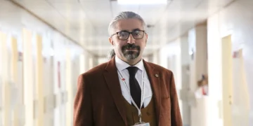 Prof. Dr. Ali Şahin: Ankilozan spondilit hastalığında tedaviyle engellilik riskini önlemek mümkün