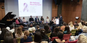 ‘Bir Dokunuş Hayat Kurtarır’ Amerikan Hastanesi’nden Meme Kanserinde Farkındalık Paneli